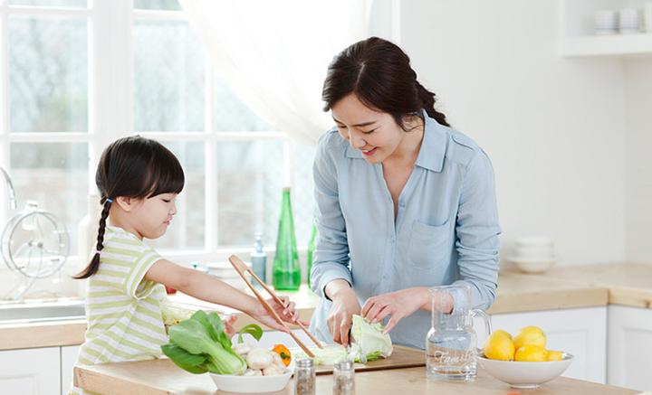 瑞银下调油价预测：布伦特2025年底或跌至62美元/桶，供应增加成主因